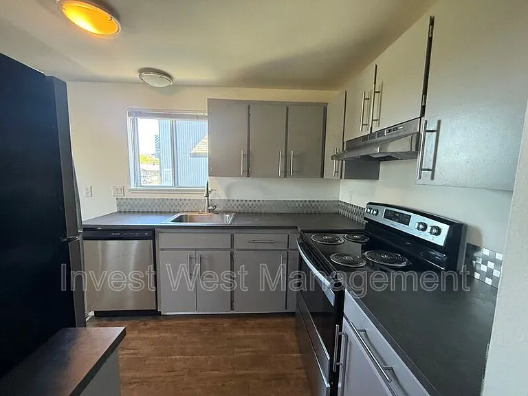 319 NE 104th Ave #D — Photo 14