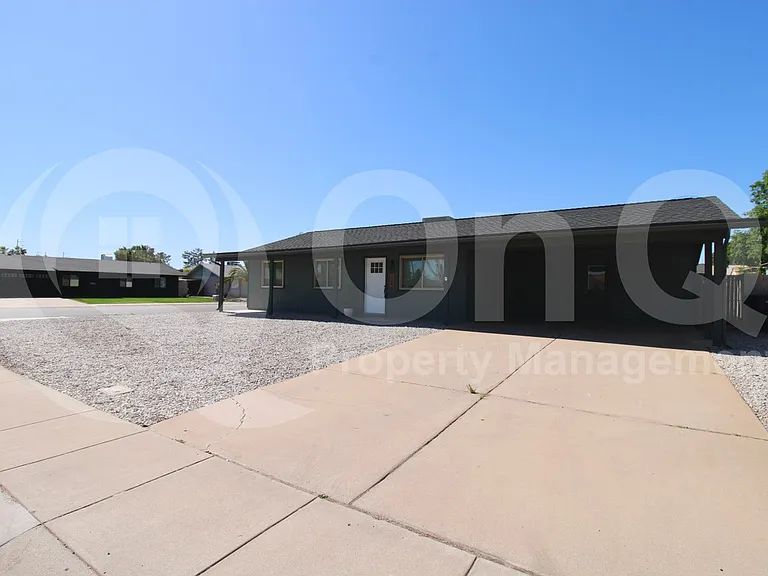 104 E Laurel Ave — Photo 2