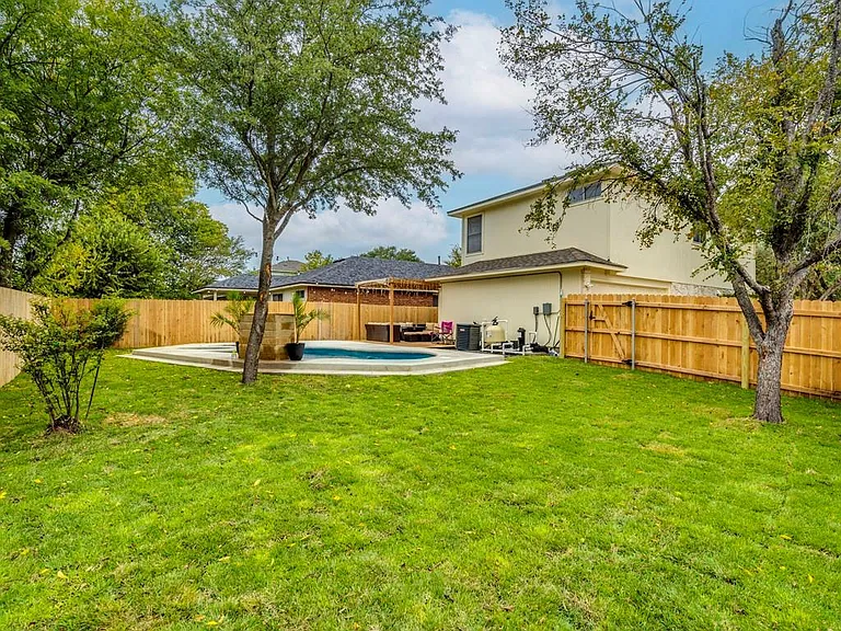 1415 Roxannes Run — Photo 30