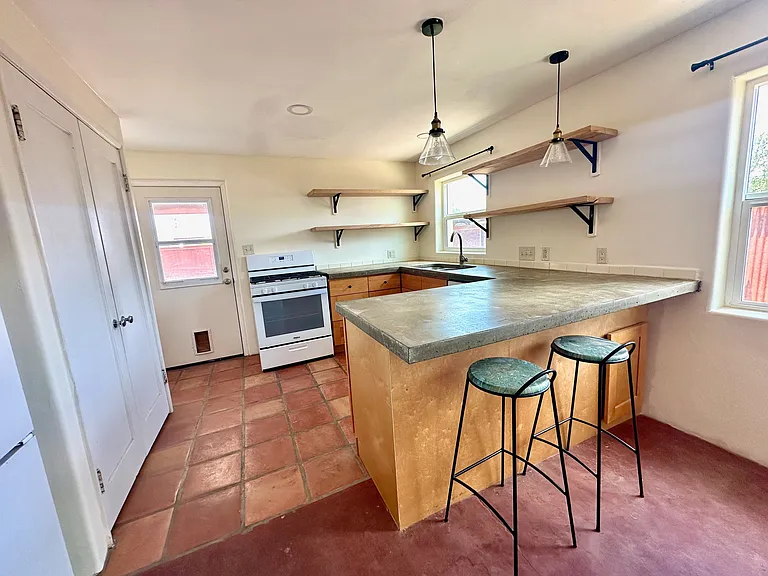 1231 N Belvedere Ave — Photo 4