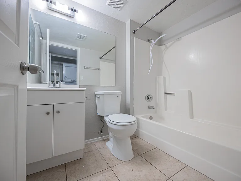 1055 W 5th St #18 — Photo 16