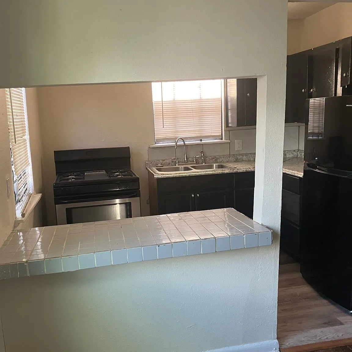 2 bed, 1.0 bath, 500 sqft, $985 — Photo 3