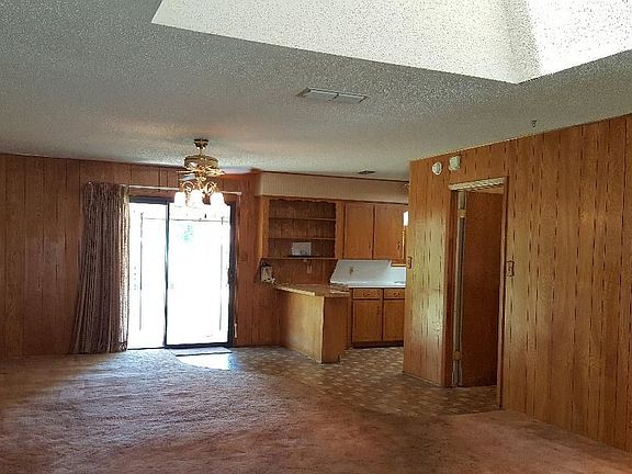 3rd image of 403 Northwest Dr