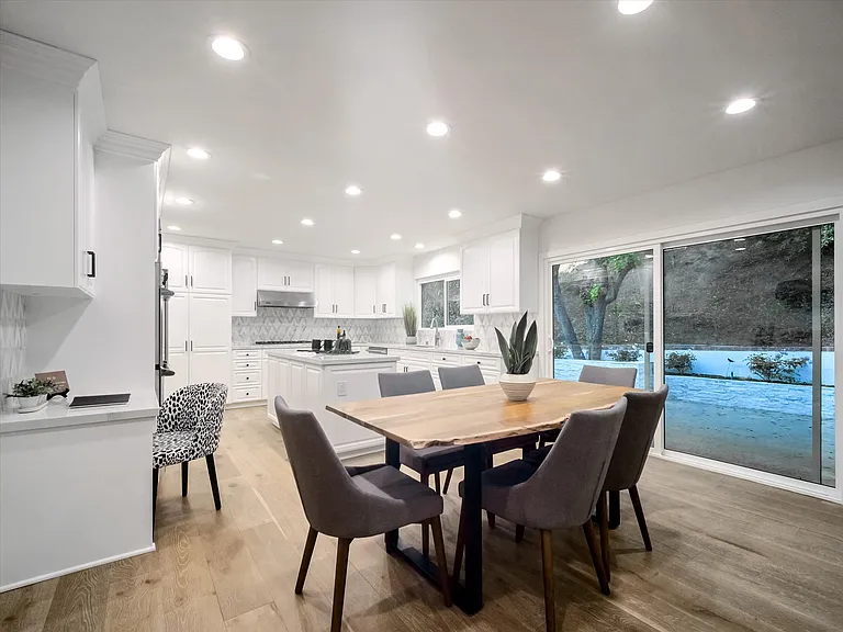 4732 Del Moreno Dr — Photo 25