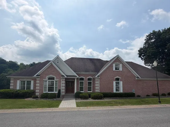 120 Rivercrest Dr, Fairmont, WV 26554