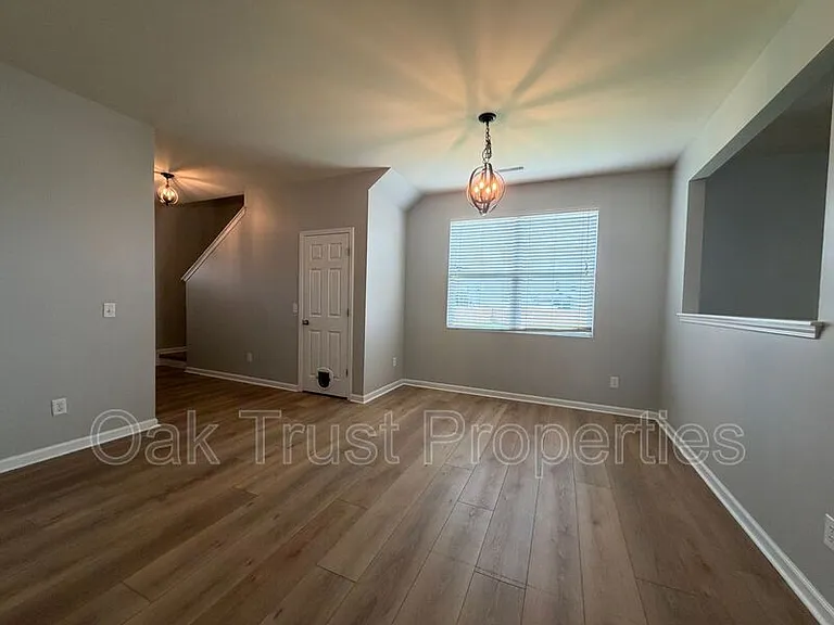 701 Greymohr Ln — Photo 4