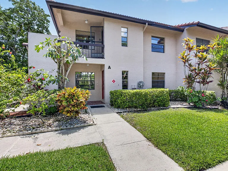 9264 Vista Del Lago #A — Photo 2