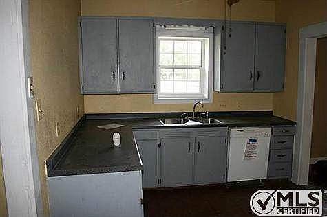 5th image of 401 E Pershing St