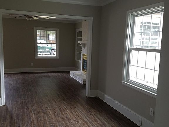 4th image of 326 Burke St