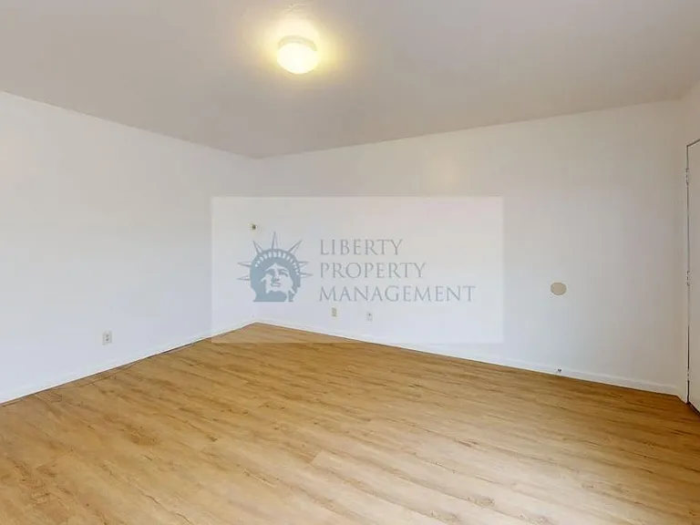 931 H St #6 — Photo 4