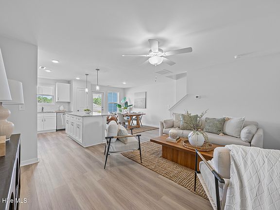 5th image of 14 W Pioneer Way #131