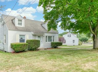 90 Old Town Dr, Stratford, CT 06614