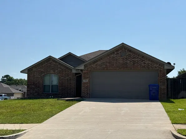 19943 Meadow West Ln, Flint, TX 75762