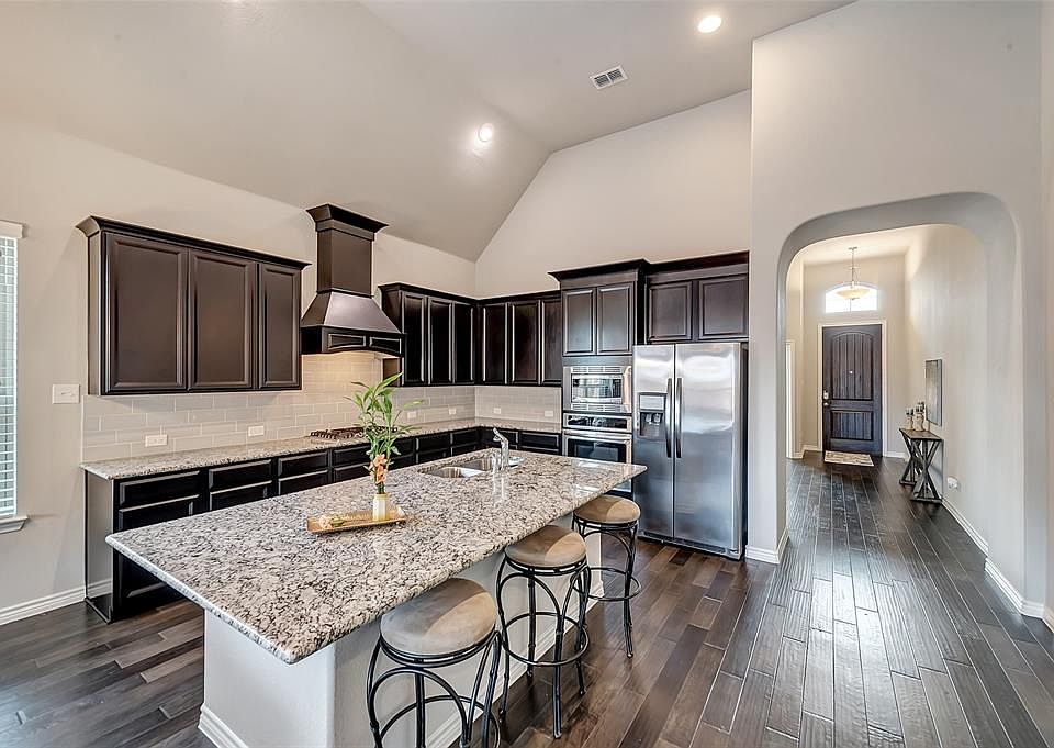 1st image of 905 Lake Sierra Way