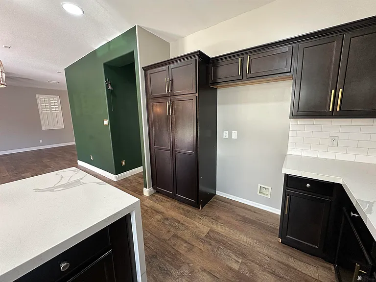 6569 E 34th Ln — Photo 9