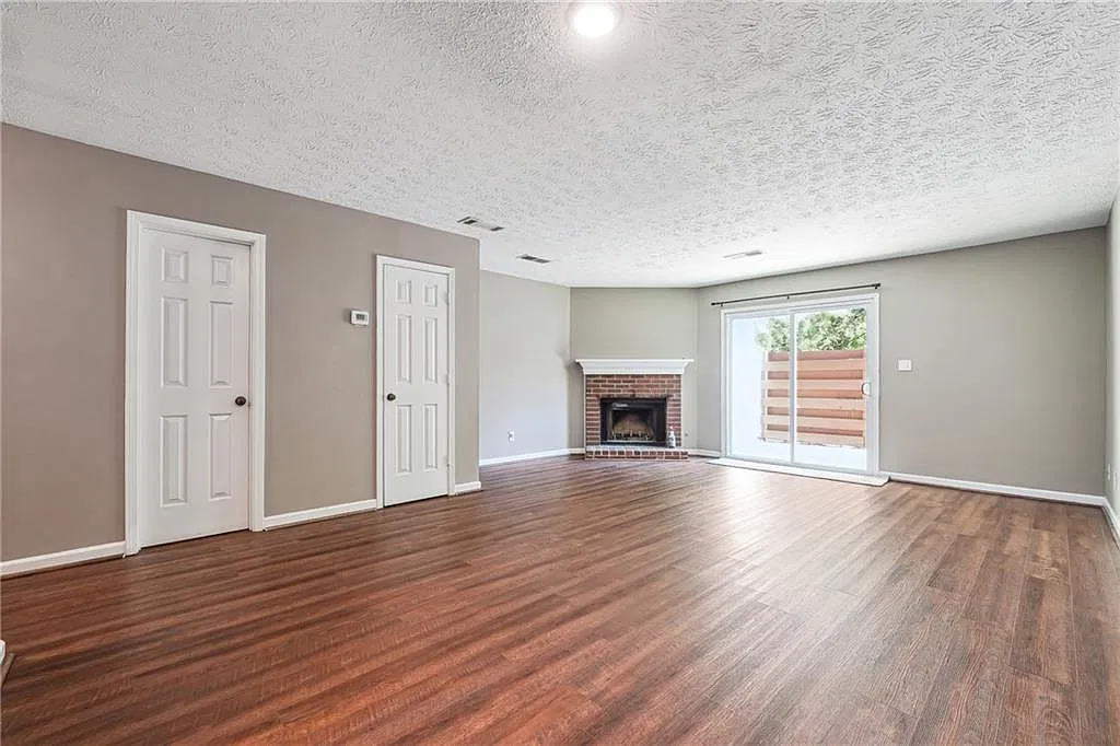 2 bed, 2.5 bath, 1260 sqft, $2,000 — Photo 3