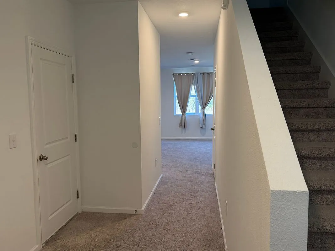 3 bed, 2.5 bath, 1422 sqft, $2,100 — Photo 1