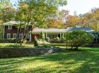 15 Huckleberry Ln, Greenwich, CT 06831