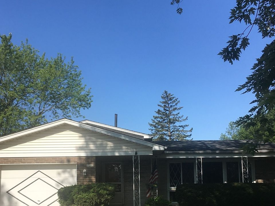 2nd image of 15212 Hamlin Ave