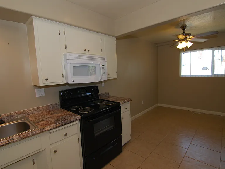 216 Del Mar Ave — Photo 4
