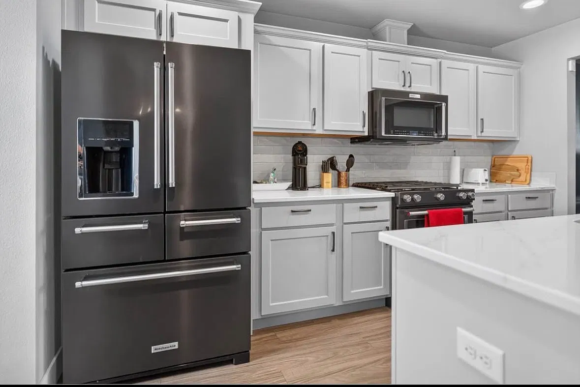 3 bed, 2.5 bath, 1596 sqft, $3,000 — Photo 1