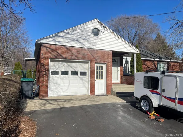 17 Bosher Drive, Colonie, NY 12205