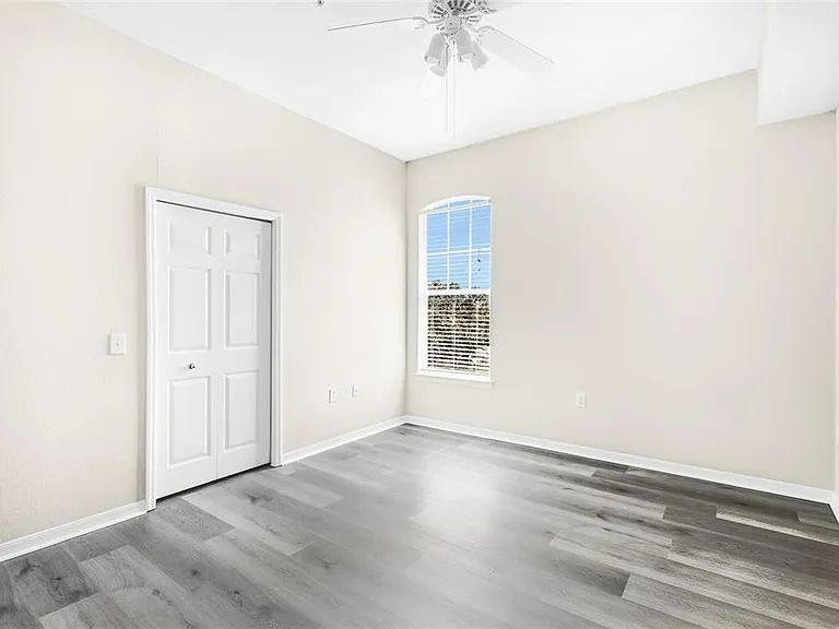 5160 Northridge Rd #301 — Photo 22