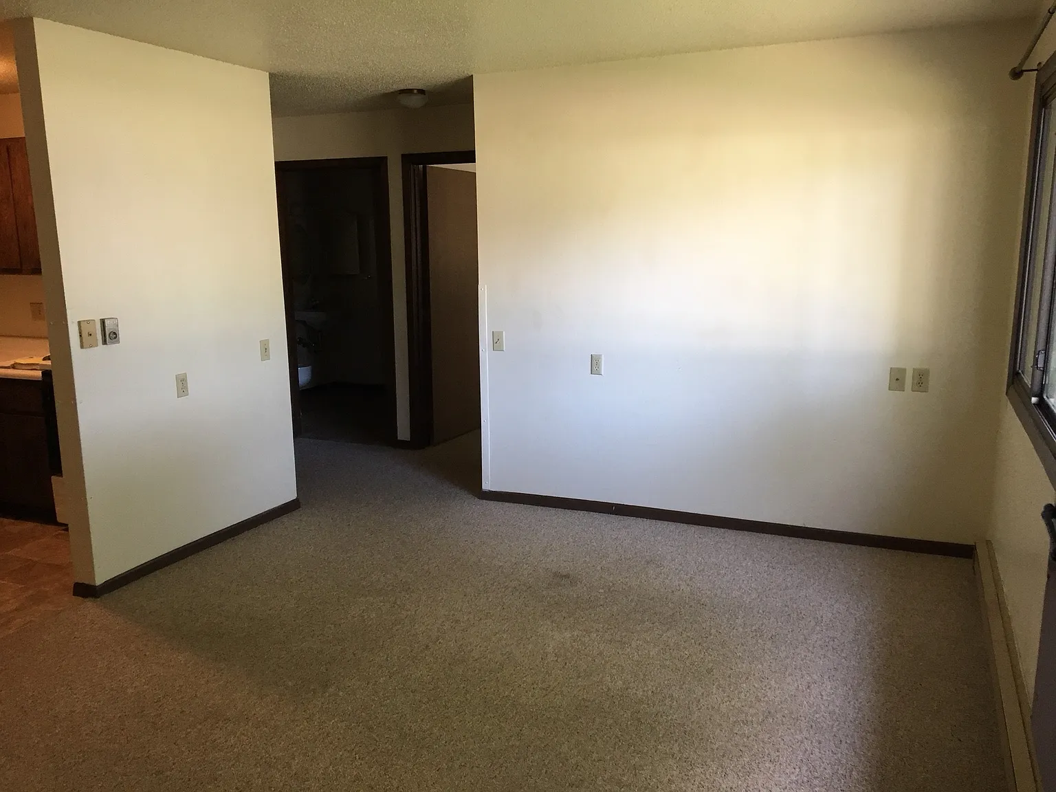 2 bed, 750 sqft, $625 — Photo 2