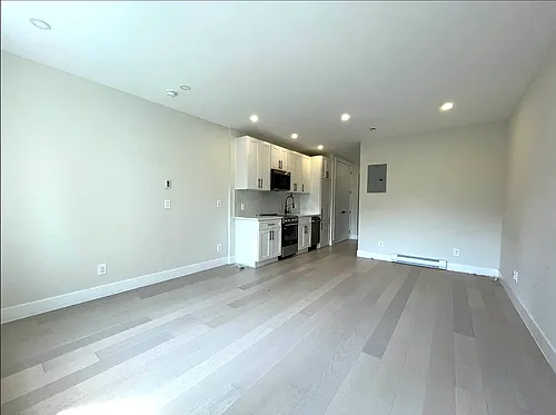 239 E 33rd St #3C Photo 1