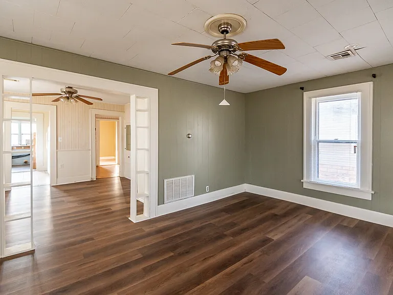 220 S Lewis St — Photo 14