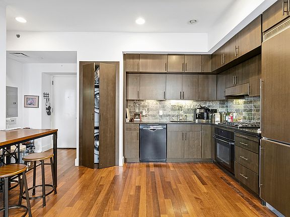 3rd image of 150 Myrtle Ave 1905 #1905