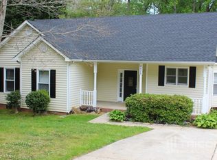 9428 Snow Ridge Ln, Charlotte, NC 28278