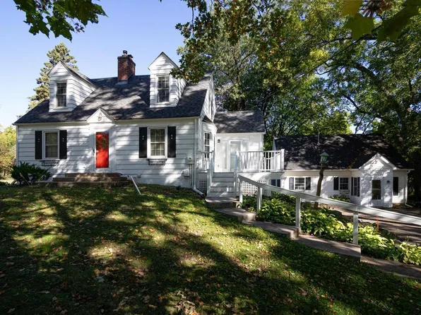 26270 Smithtown Rd, Shorewood, MN 55331