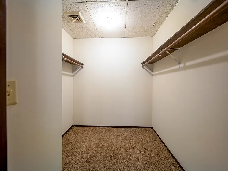 Regency Tower — Photo 18