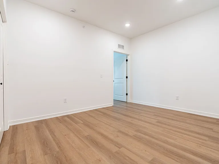 110 N Delaware Ave — Photo 34