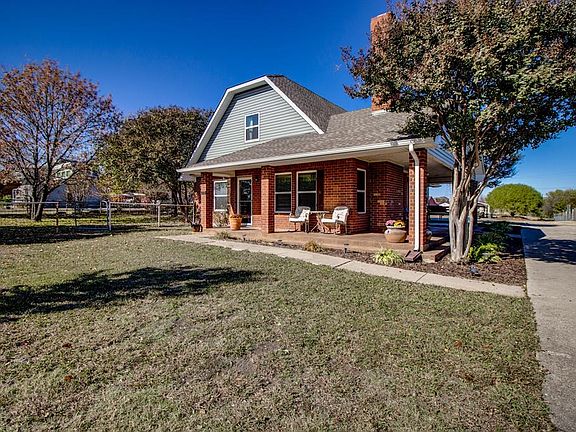 2nd image of 1025 Cove View Ln