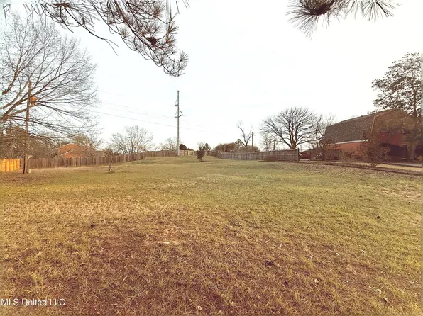 Rolling Meadows Dr, Jackson, MS 39211