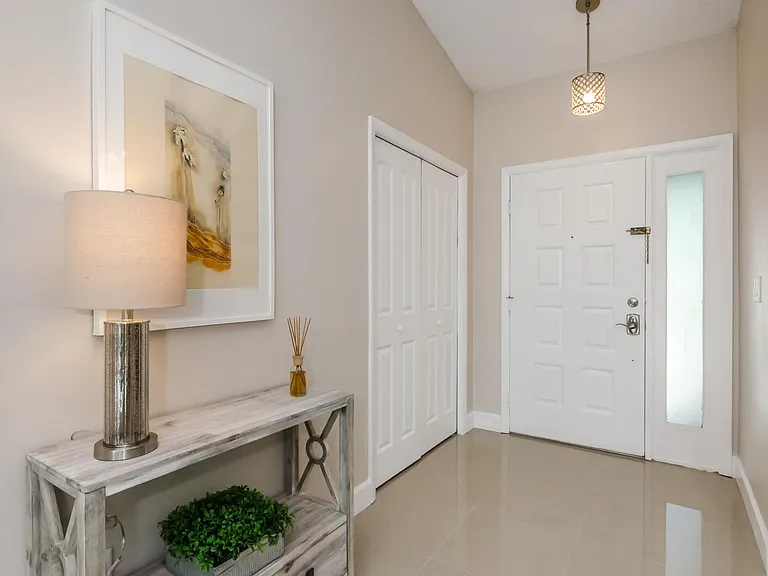 3374 Hyde Park Dr — Photo 3