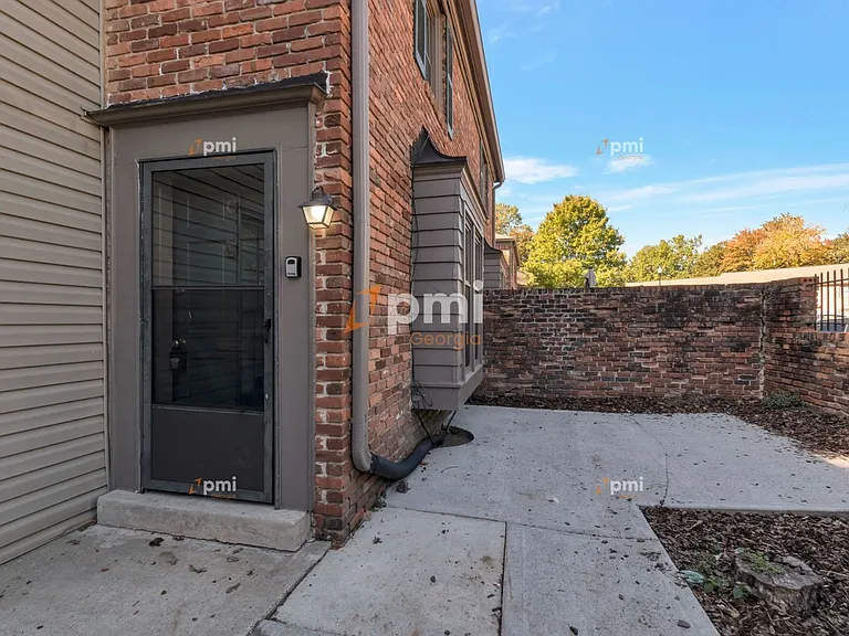 3083 Colonial Way #C — Photo 2