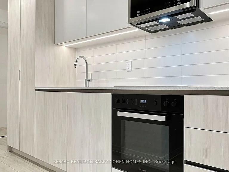 400 King St W #1922 — Photo 22
