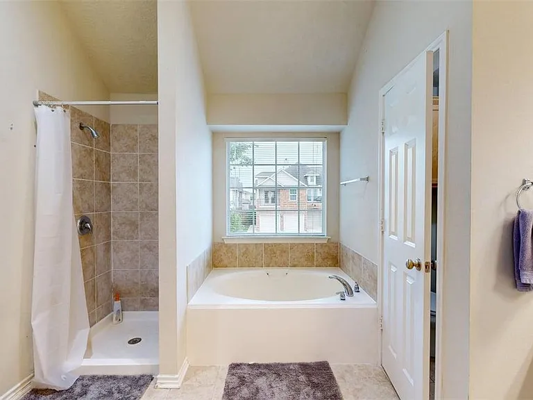 4307 Spring Hill Dr — Photo 13
