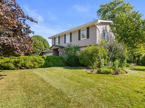 455 Laburnum Dr, Northbrook, IL 60062