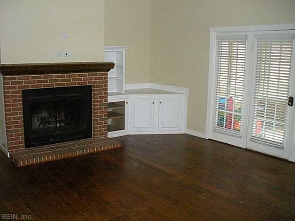 3rd image of 1115 Llewellyn Ave