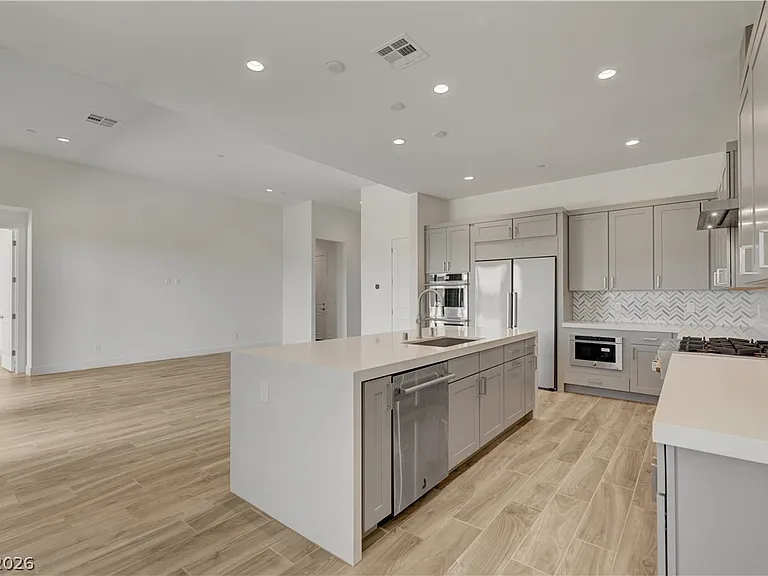 11803 Giroma Ave — Photo 12