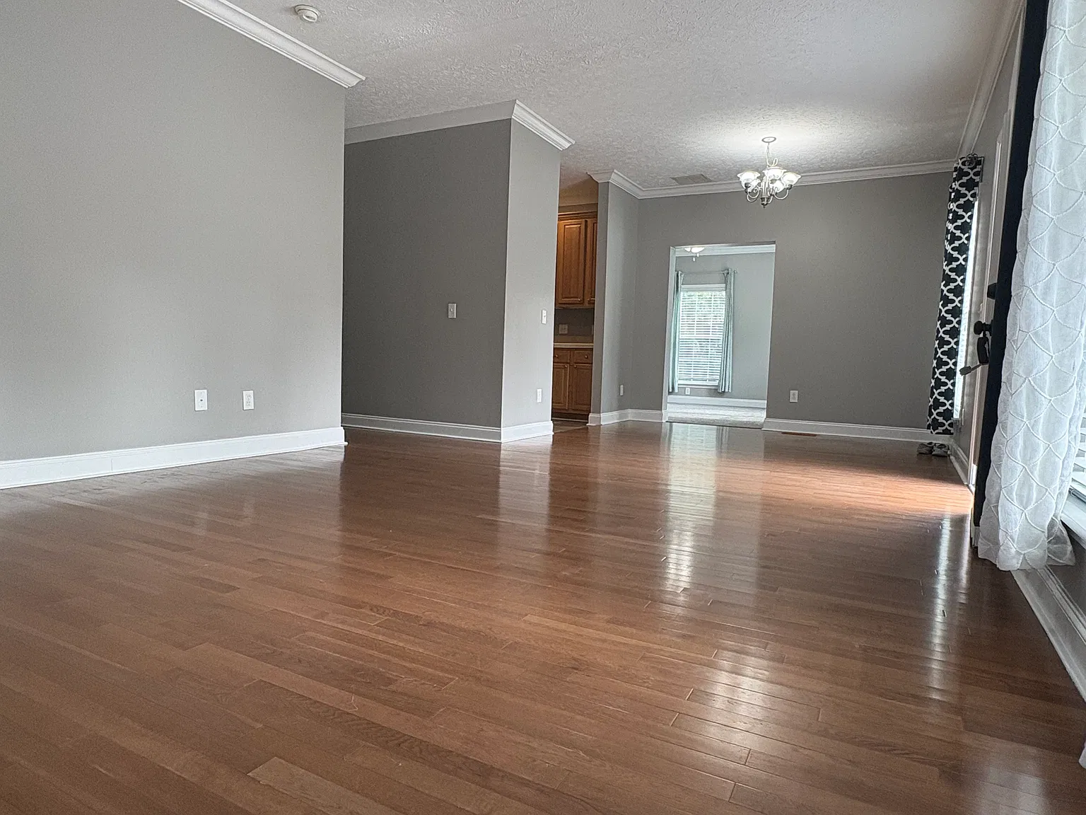 3 bed, 2000 sqft, $2,950 — Photo 4