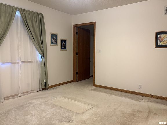 4th image of 110 E Green Ave