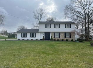 2937 Palmarie Dr, Poland, OH
