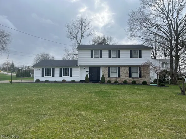 2937 Palmarie Dr, Poland, OH 44514