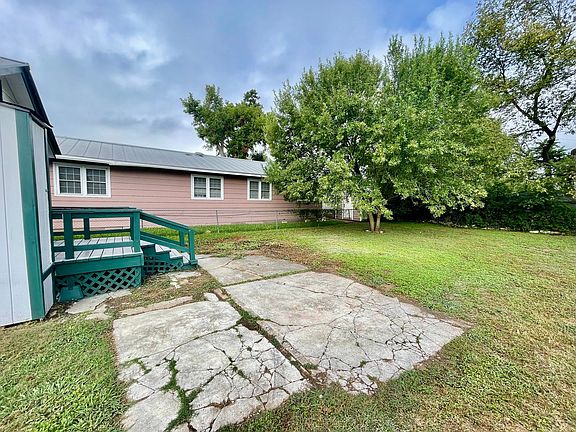 2nd image of 238 Camacho St