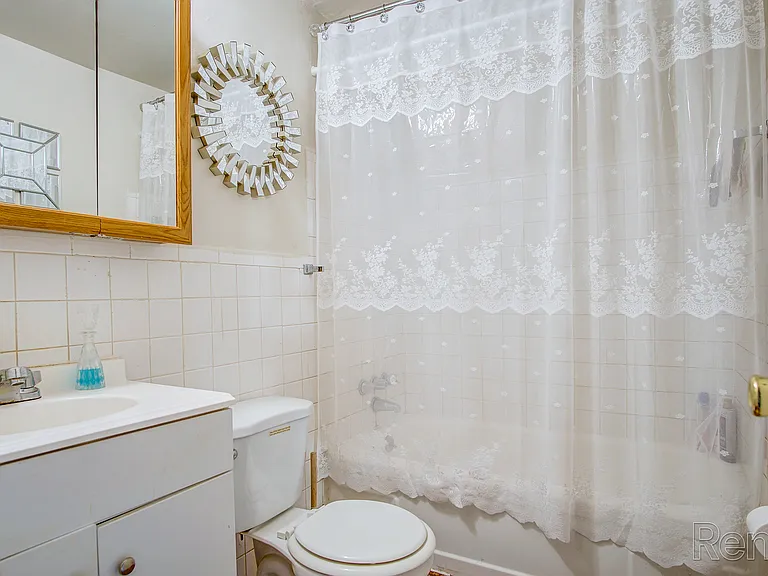 Camelot Apartments — Photo 6